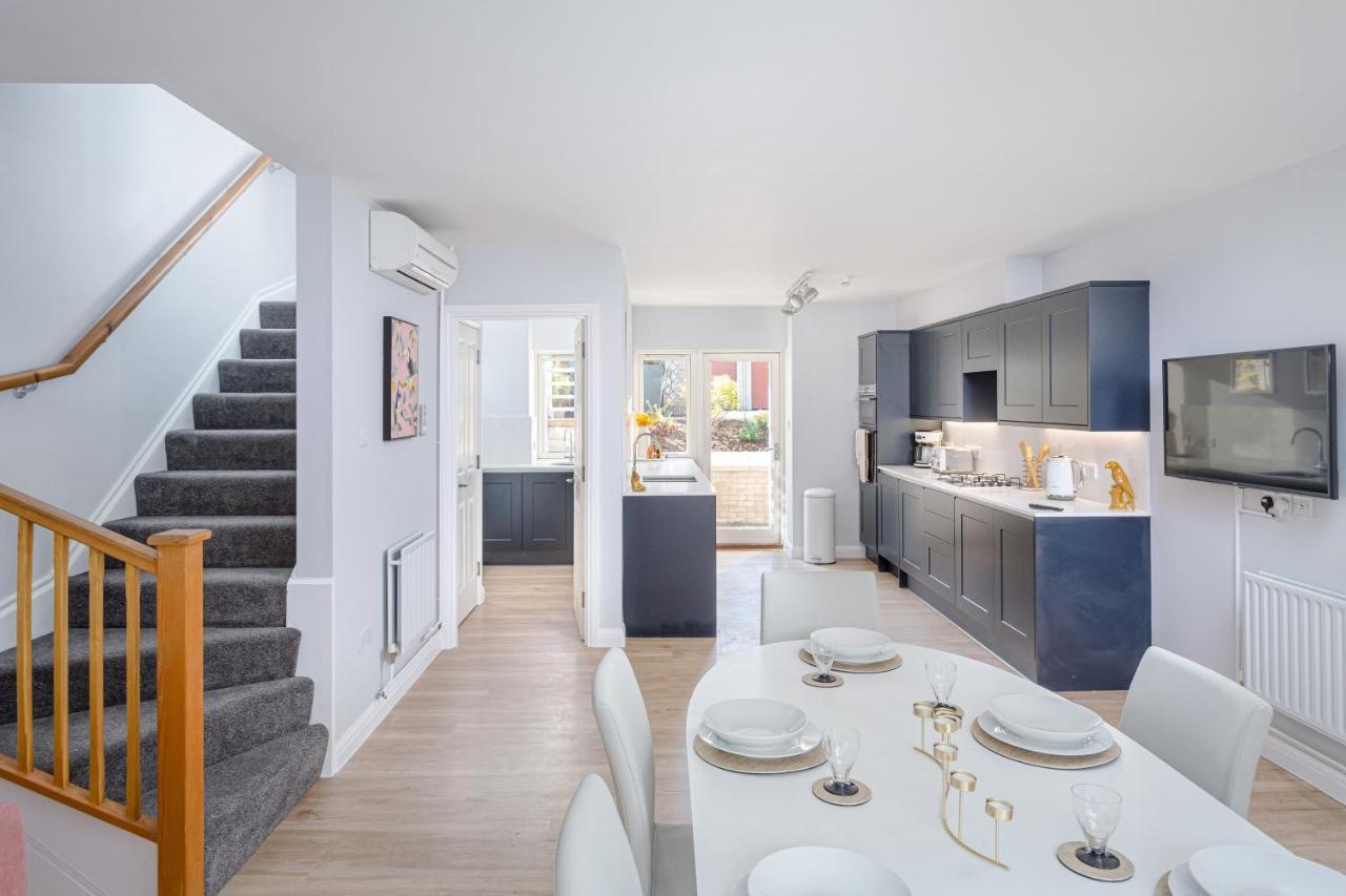 3 Bedroom Jesus Green Townhouse With Parking CBG Exterior foto
