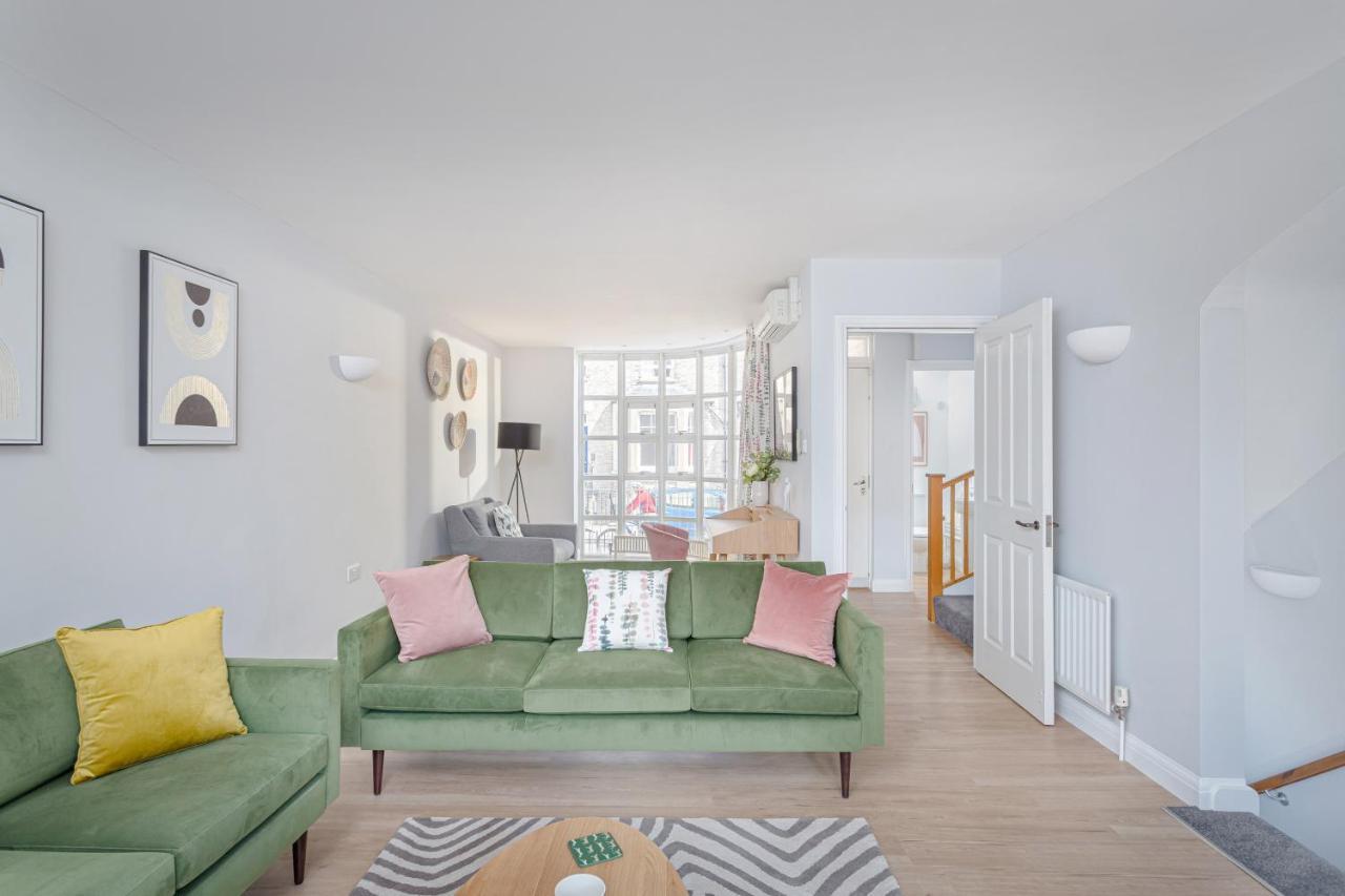 3 Bedroom Jesus Green Townhouse With Parking CBG Exterior foto
