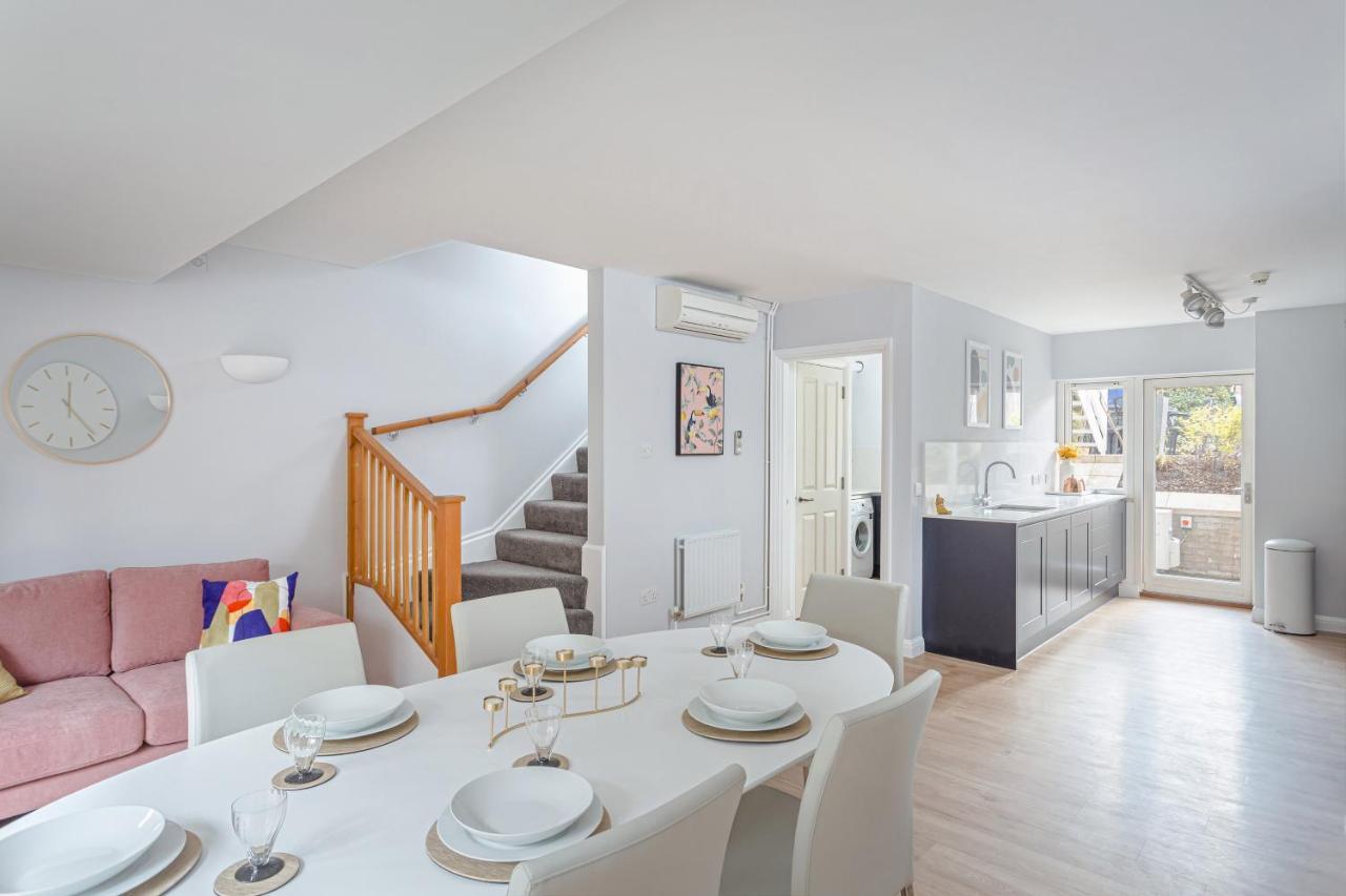 3 Bedroom Jesus Green Townhouse With Parking CBG Exterior foto