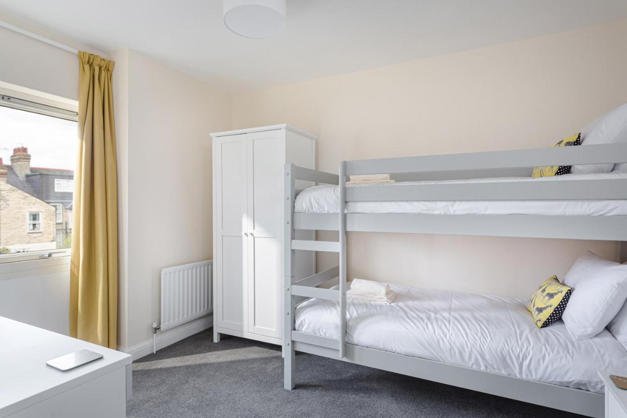 3 Bedroom Jesus Green Townhouse With Parking CBG Exterior foto