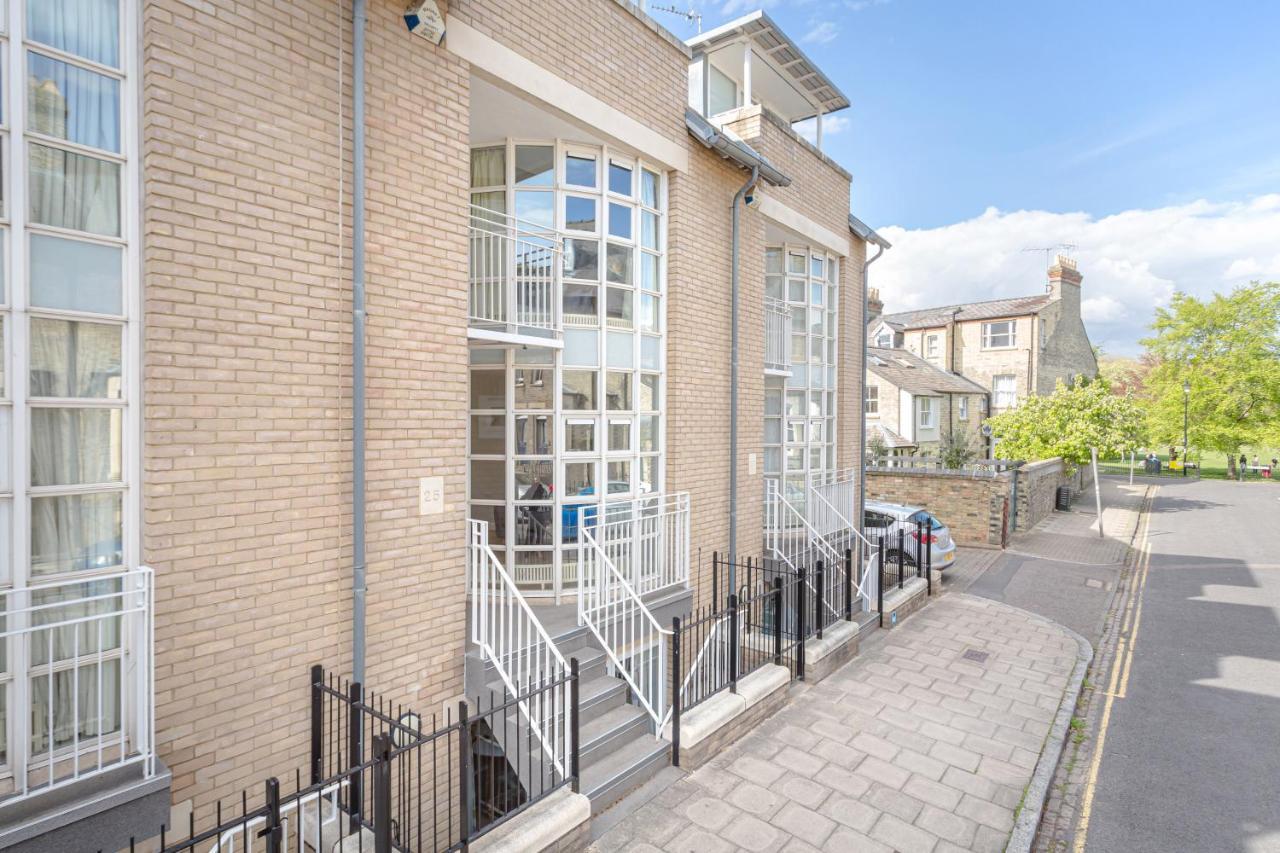 3 Bedroom Jesus Green Townhouse With Parking CBG Exterior foto