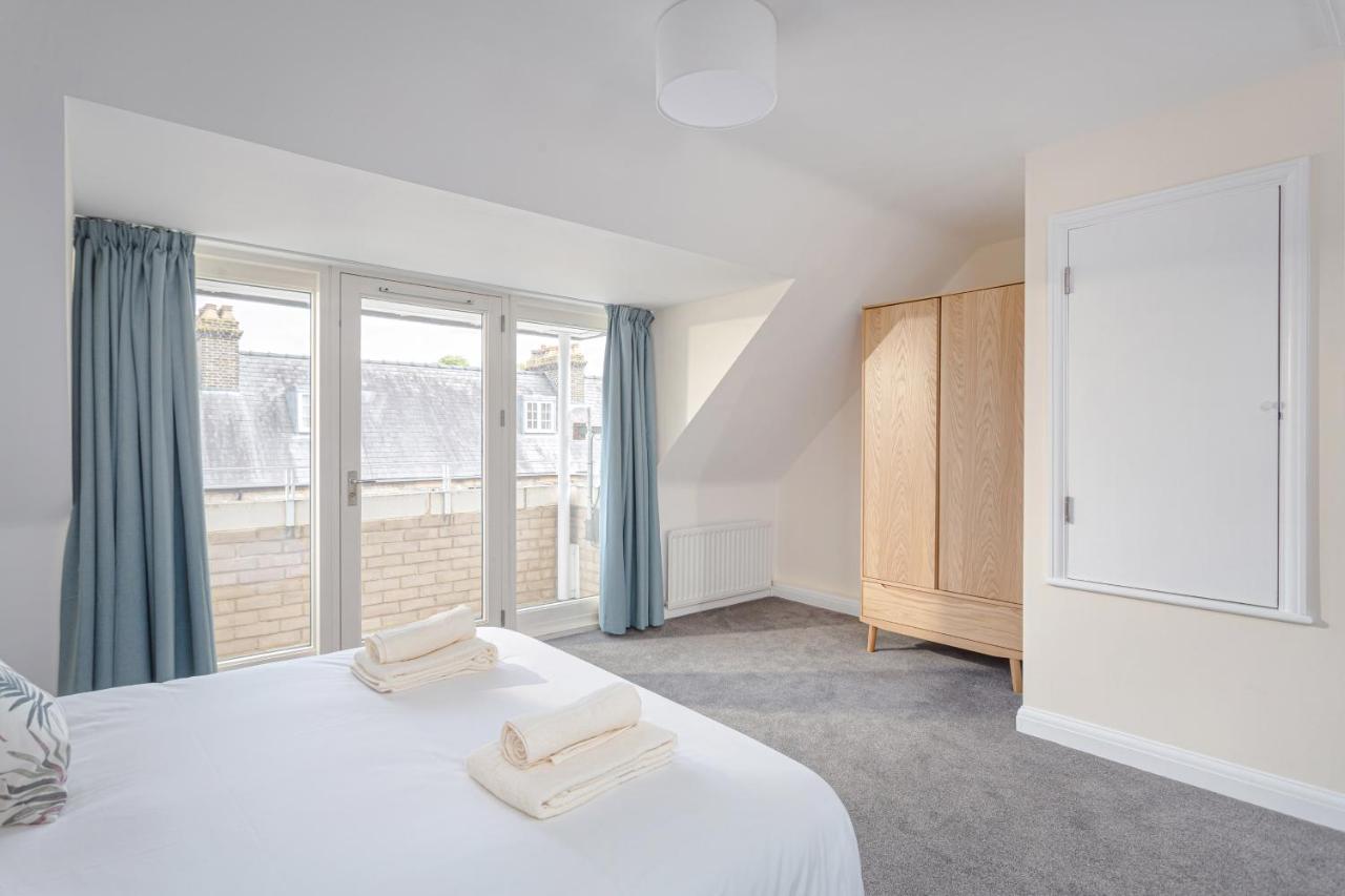 3 Bedroom Jesus Green Townhouse With Parking CBG Exterior foto