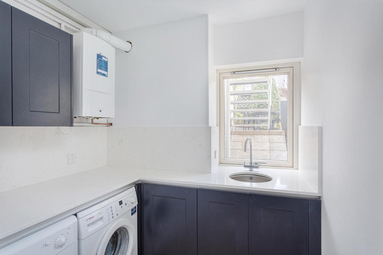3 Bedroom Jesus Green Townhouse With Parking CBG Exterior foto