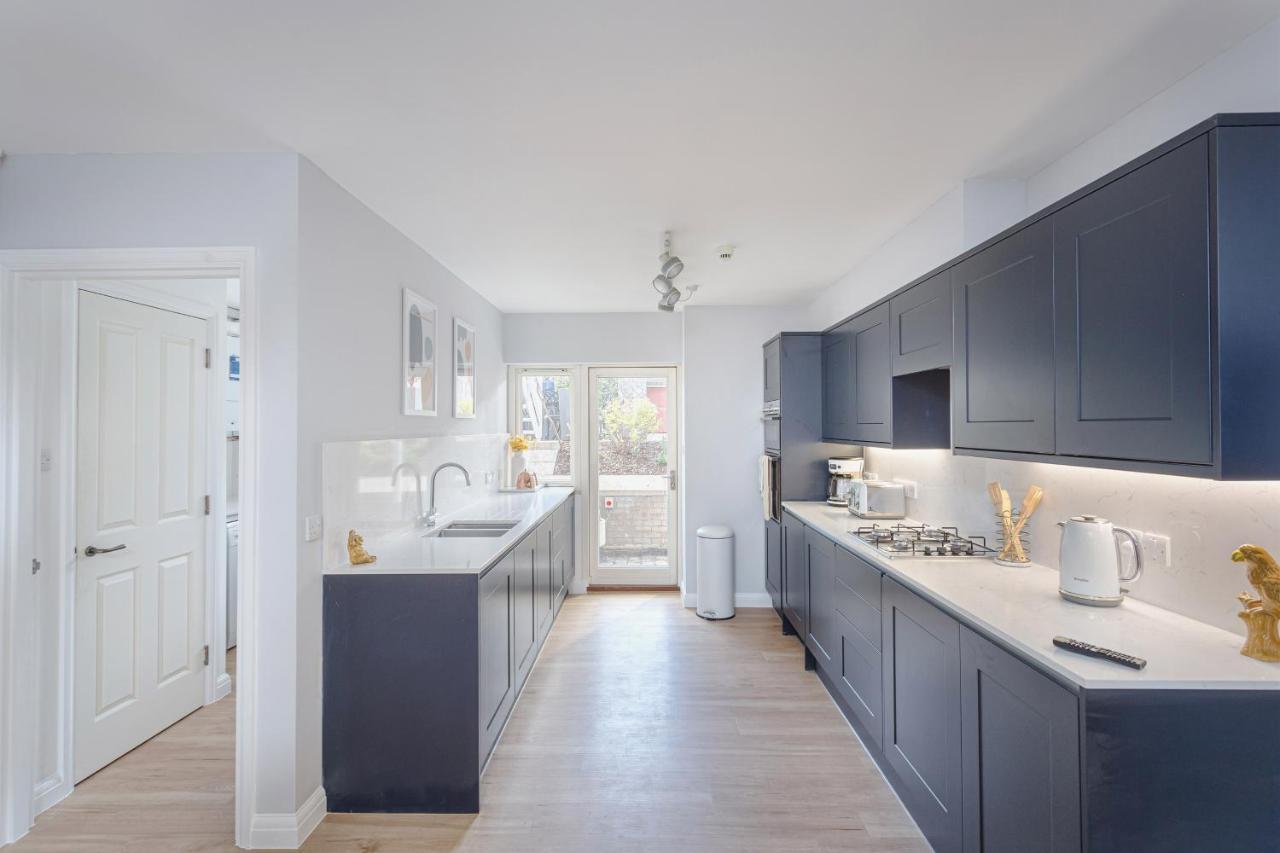 3 Bedroom Jesus Green Townhouse With Parking CBG Exterior foto