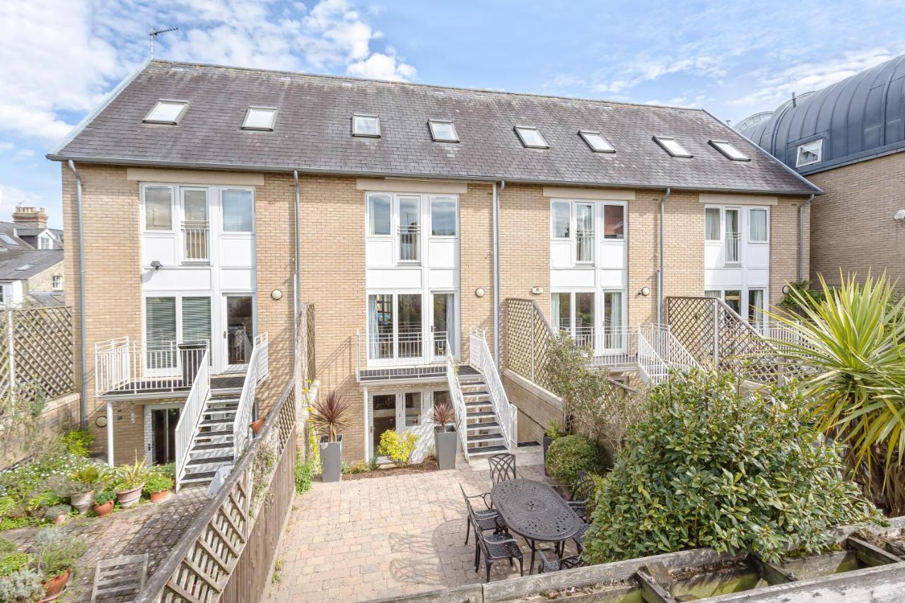 3 Bedroom Jesus Green Townhouse With Parking CBG Exterior foto